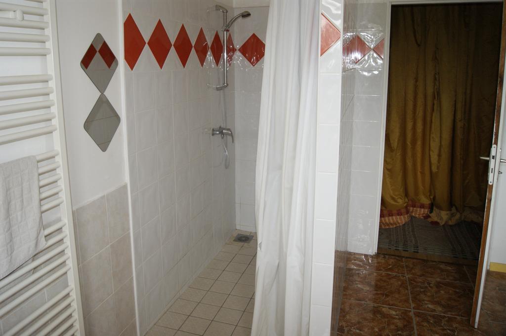 Chambres d'Hôtes La Noyeraie Izeron Quarto foto